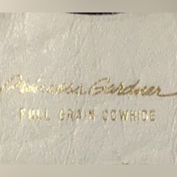 Vintage Princess Gardner Full Grain Cowhide 6-Key and Card Keeper,‎ Alabaster - Picture 9 of 9